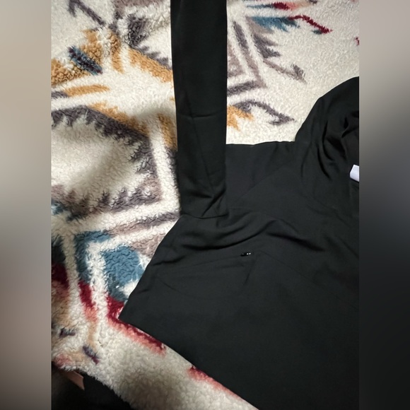 GymShark BLK Windbreaker - Picture 5 of 9